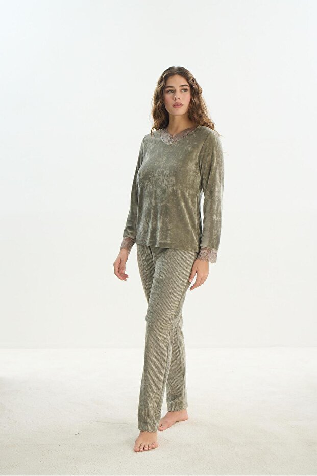 Women's Long Sleeve Green Velvet Pajama Set C0T6N1O61