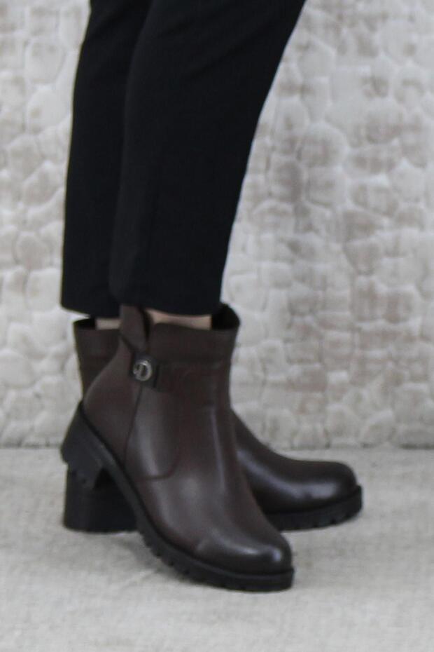 32822 Brown Original Genuine Leather Women's Boots with Fur Inside and Non-Slip Sole