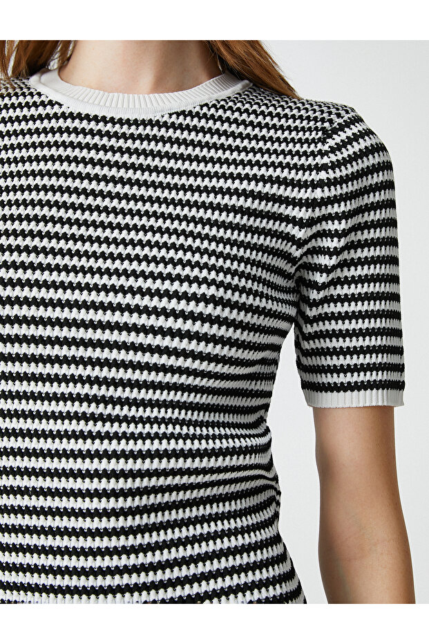 Kurzärmliger Strickpullover mit Rundhalsausschnitt - 5