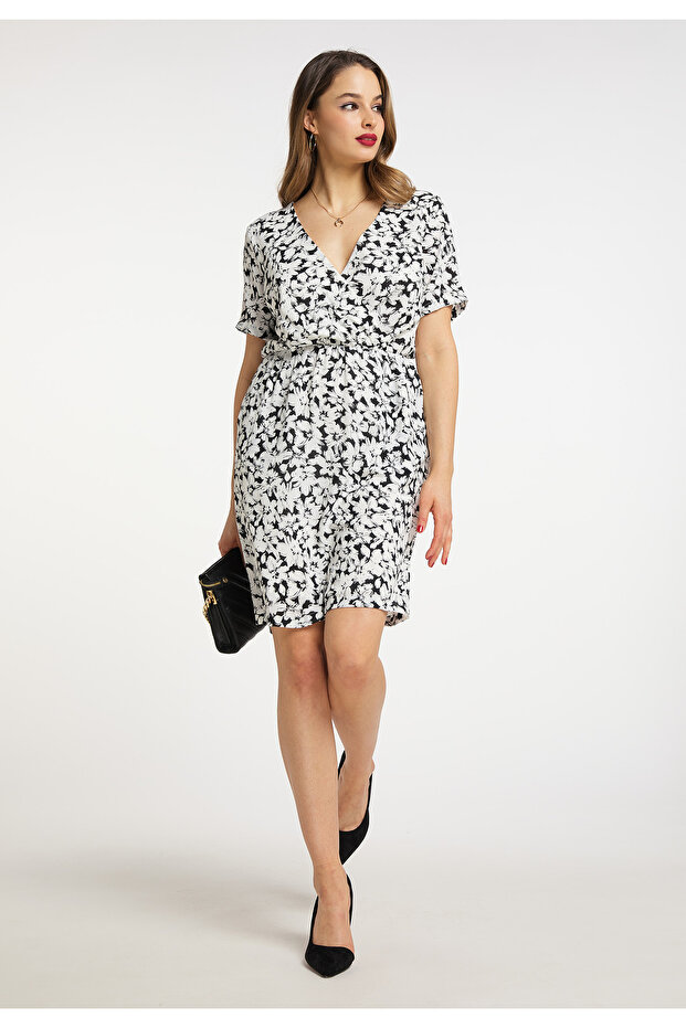 Kleid mit Blumenmuster - 1