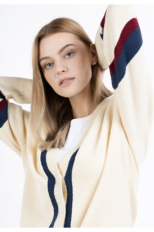 Strickjacke mit Knöpfen - 5