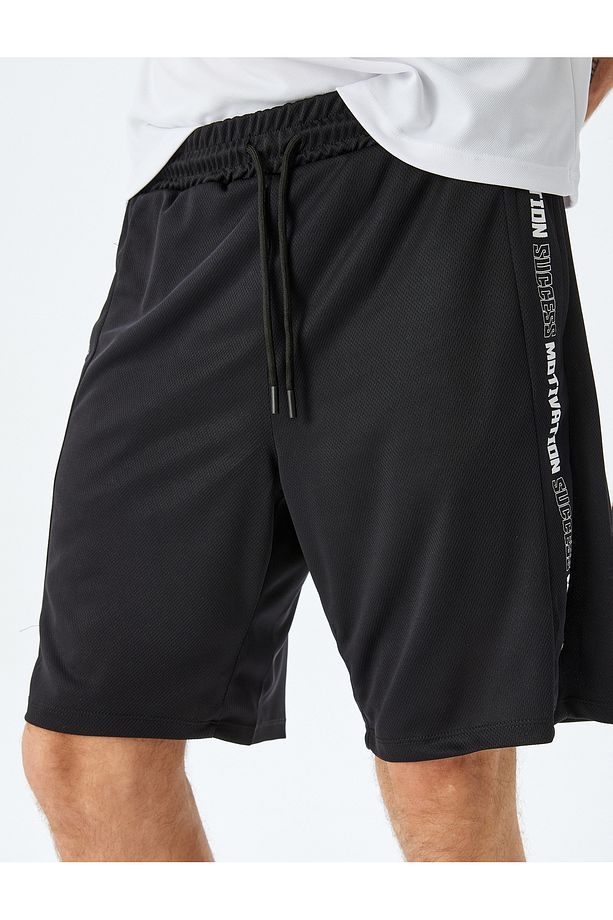 Beli Bağcıklı Cep Detaylı Slogan Baskılı Spor Şort - 5