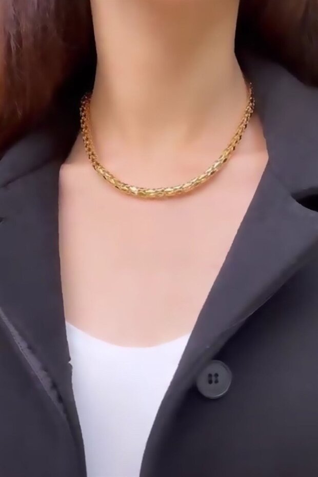 قلادة سلسلة ذهبية اللون