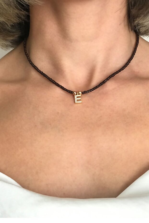 قلادة من الخرز بحرف E - 1