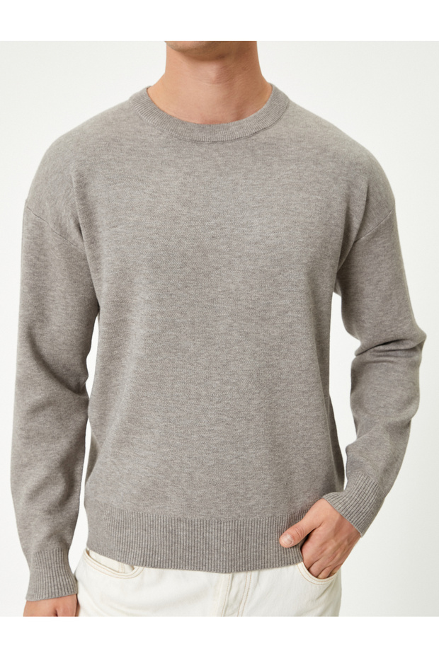Basic-Pullover mit Rundhalsausschnitt und langen Ärmeln - 5