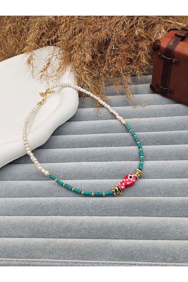 قلادة من الخرز على شكل سمكة - 1