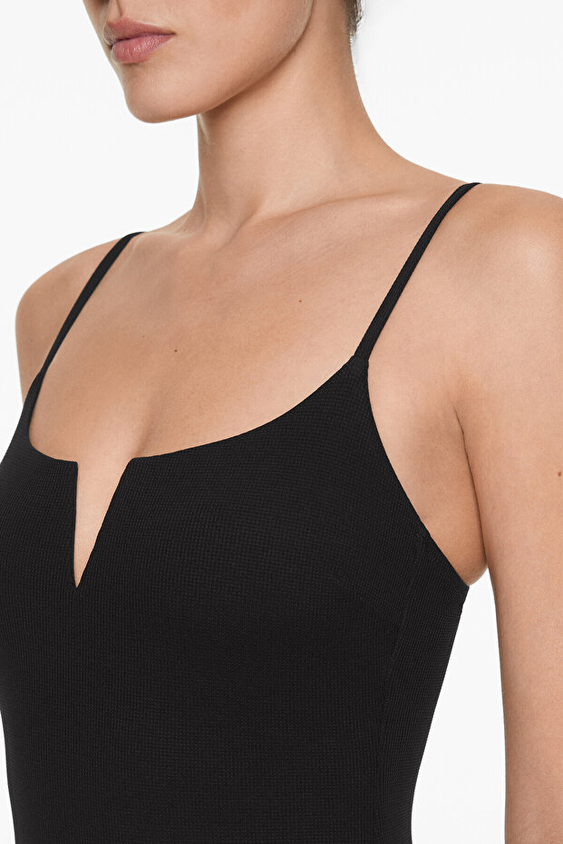 V Dekolteli Pike Mayo - 3