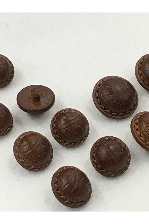 طقم جاكيت ومعطف واقٍ من المطر مصنوع من الجلد بأزرار بلون أسمر