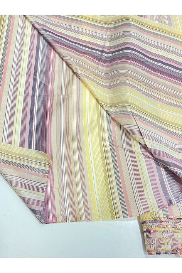 Patterned Imported Lining/ Jacket Coat Lining/ Width: 1.40 cm / Length 1 Meter - 7