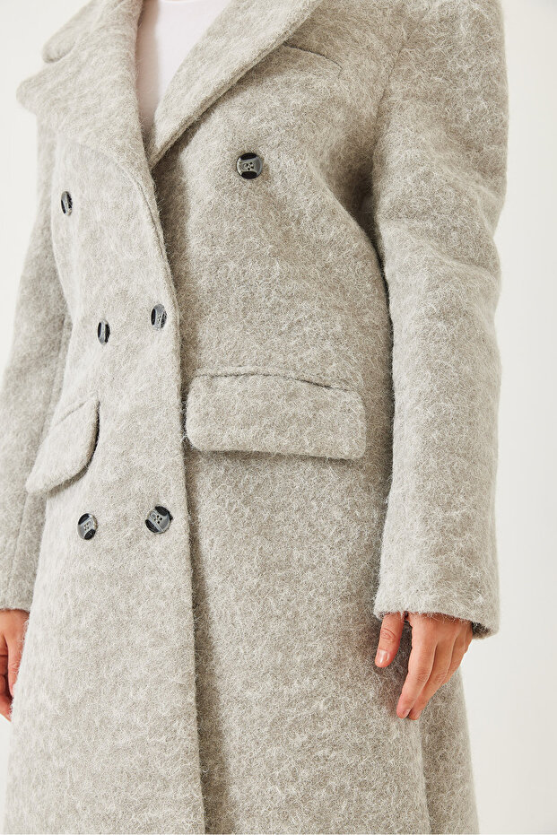 Damski płaszcz z sześcioma kieszeniami zapinanymi na guziki 60261121 - 7