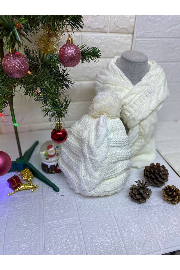Valentine's Day Gift Pompom Knitwear Knitted Beanie Hat and Scarf Set of 2