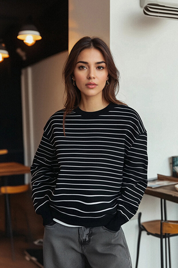 Siyah 2 İplik Bisiklet Yaka Çizgili Regular Örme Sweatshirt TWOAW25SW00324 - 3