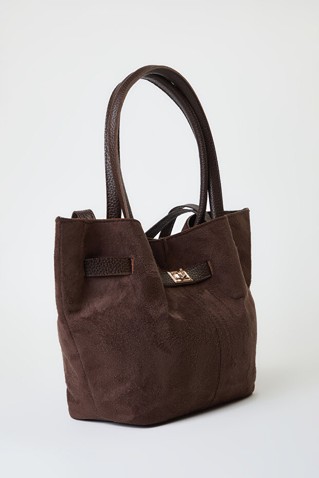 Ciemnobrązowa miękka zamszowa torba damska z uchwytem i krzyżowymi paskami TAKAW25OC00013 - 6