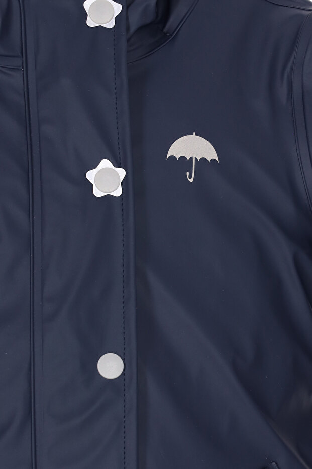 Regenjacke aus recyceltem Material - 3