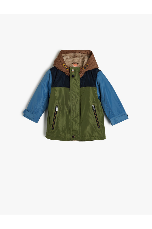 Hooded Coats Are an Ideal Choice on Cold Winter Days. Montun's Zipper Detailed Pockets Are Small.