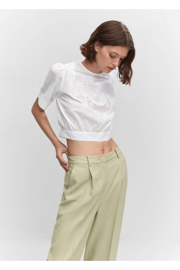 Gerade geschnittene Hose mit Falten - 7