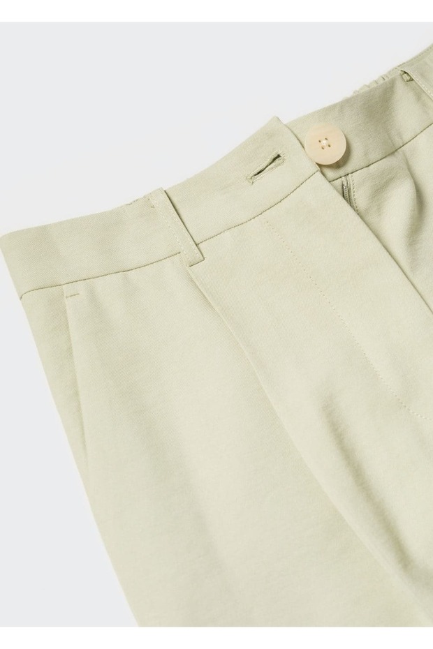 Gerade geschnittene Hose mit Falten - 5