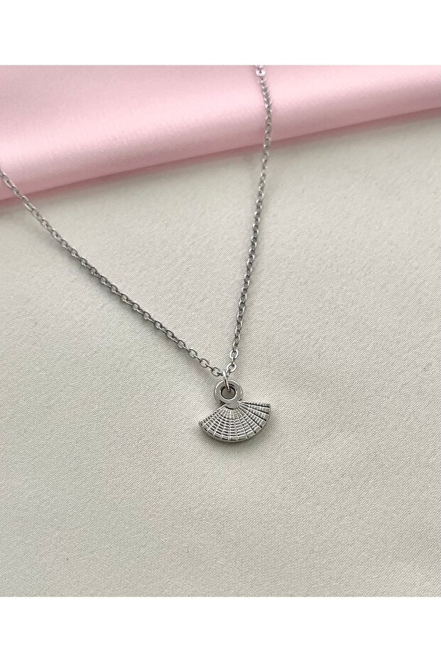 Retro Minimal Vintage Fan Necklace