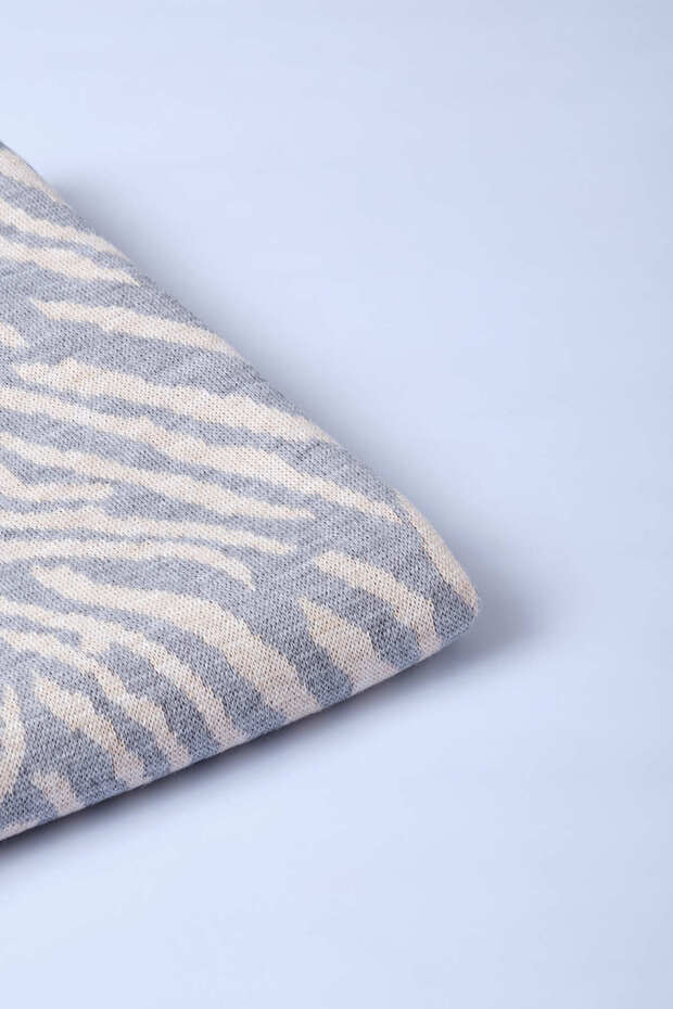 Zebra Patterned Knitwear Shawl - 3