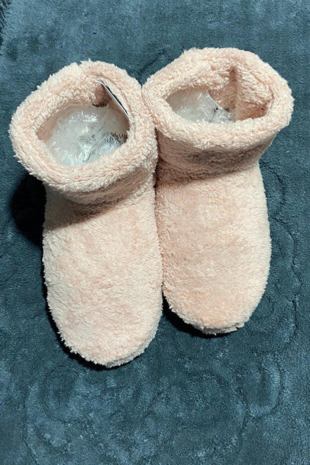 Kadın Peluş Ev Botu - 1