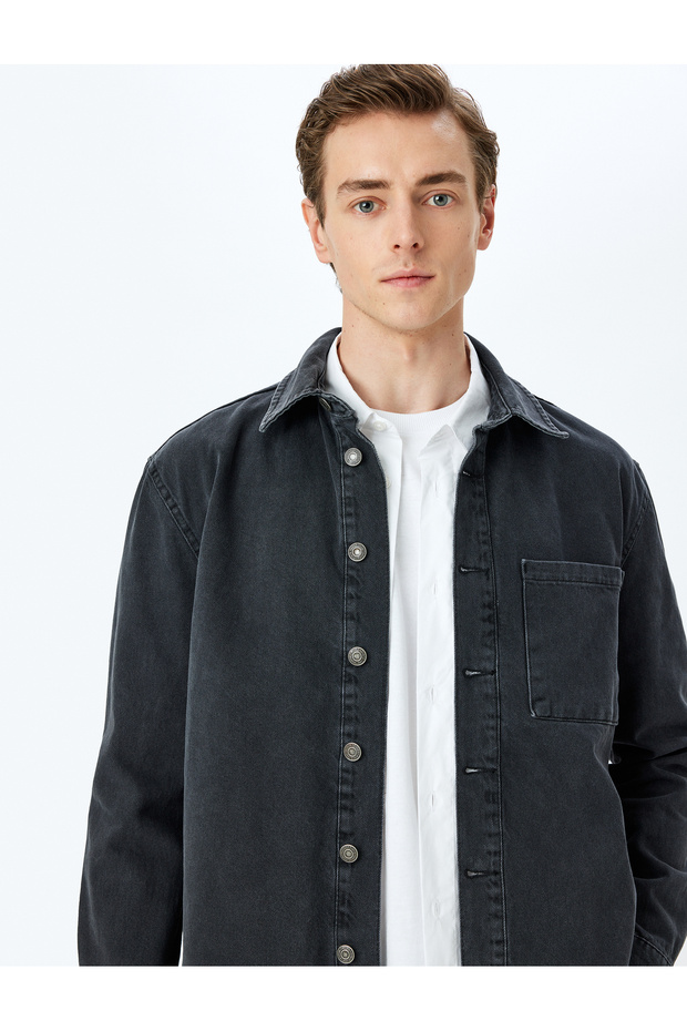 Classic Denim Jacket with Buttoned Cotton Pocket Detail