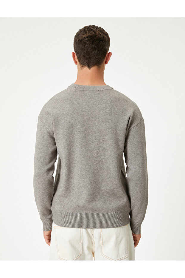 Basic-Pullover mit Rundhalsausschnitt und langen Ärmeln - 4