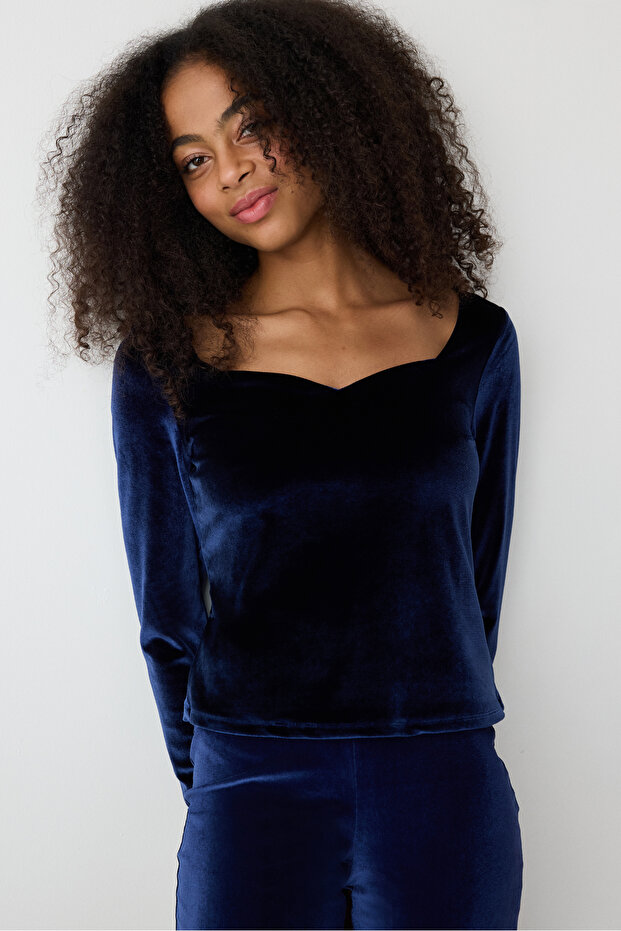 Navy Blue Heart Collar Velvet Top