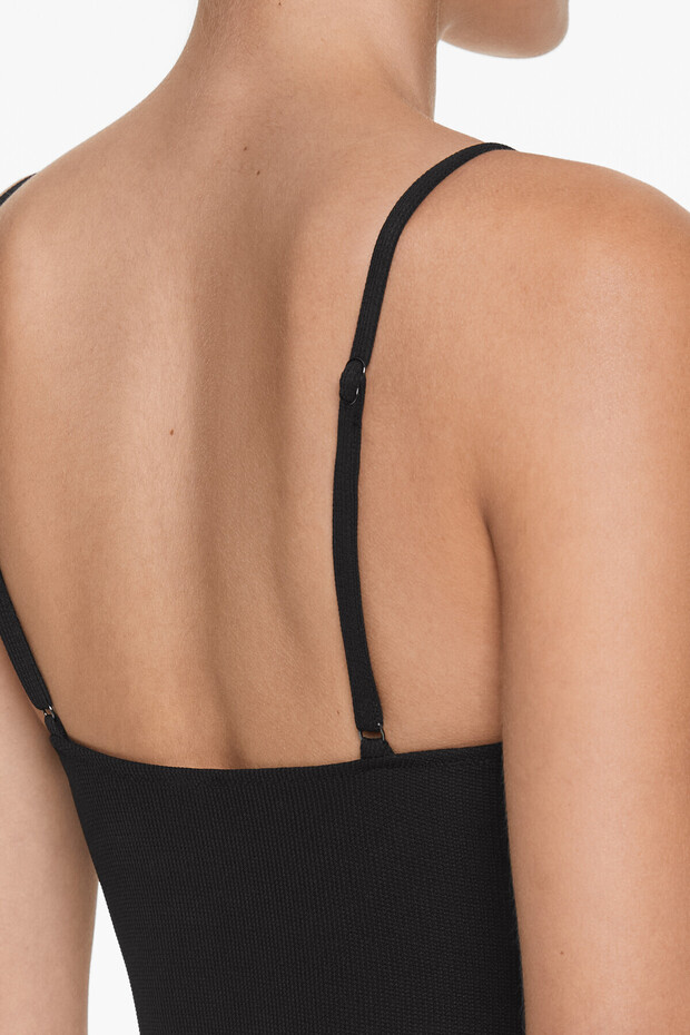 V Dekolteli Pike Mayo - 4