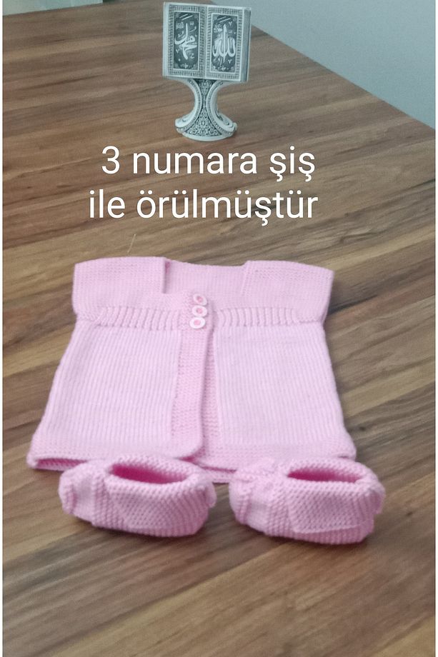 El örgüsü bebek yeleği ve patik - 1