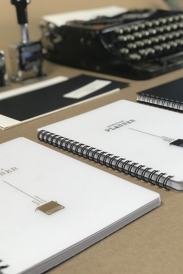 Tarihsiz Ajanda - Plastik Sert ve Esnek Kapaklı - Çelik Spiralli - Özel Seri - TypeWriter - 5