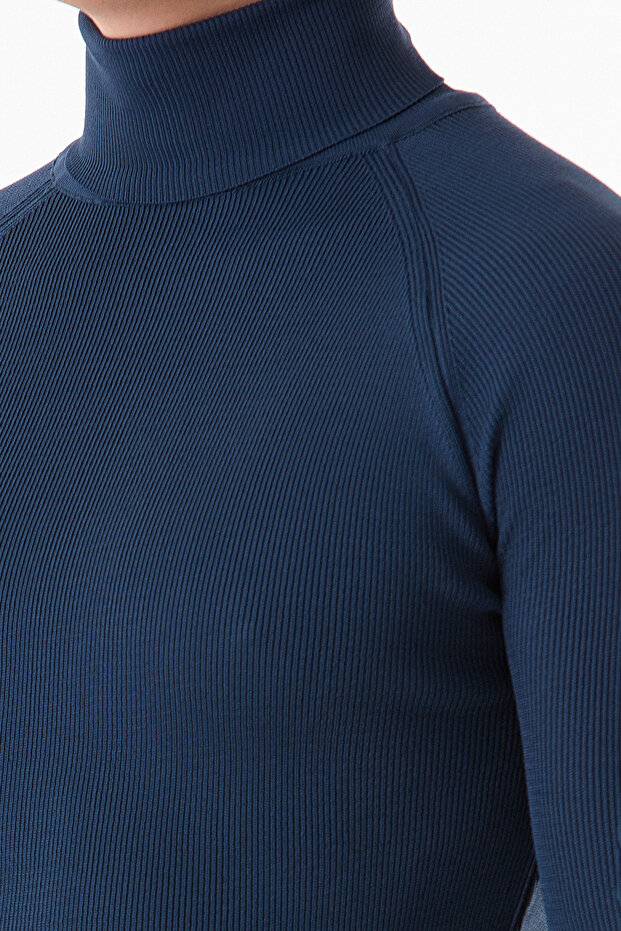 Basic Turtleneck Sweater - 4