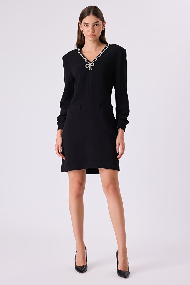 Fiyonk broşlu diz üstü elbise - 1