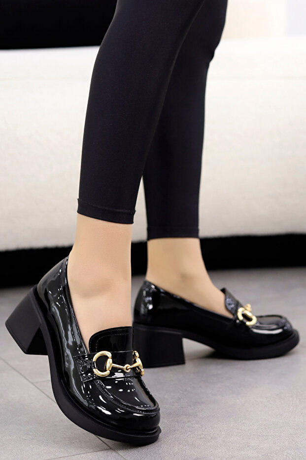 Rc 2104 Buckle Detailed Heeled Loafer