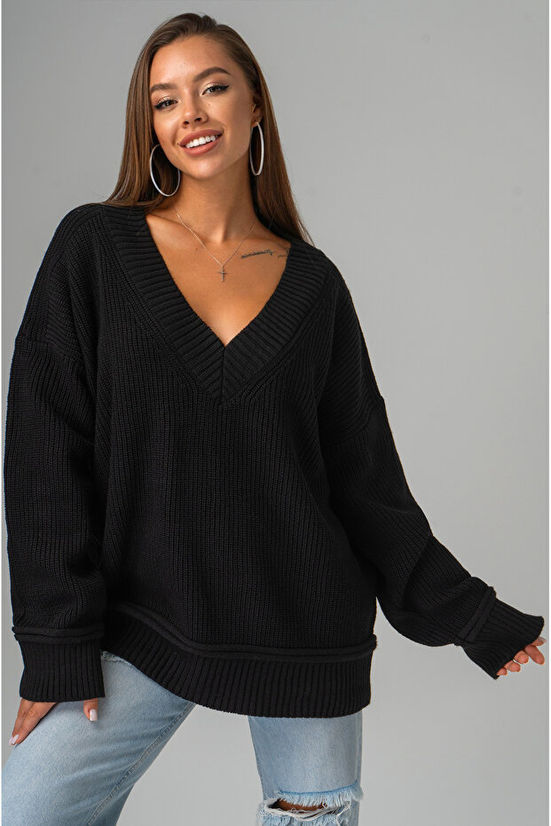 V-Neck Oversize Sweater with Sleeve-Skirt Fold Detail