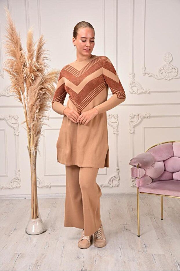 2-Piece Set for Women - Long Knitwear Tunic, Print Sweater and Pants