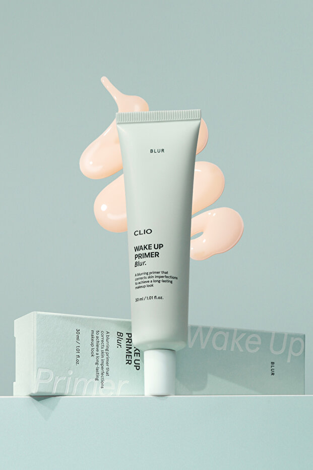 قاعدة مكياج Clio Wake Up Primer Blur، مما يوفر مظهرًا ناعمًا وغير لامع لفترة طويلة
