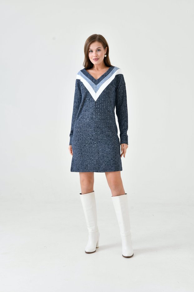 Knitwear of Elegance and Elegance: Garnish V-Neck Midi Dress