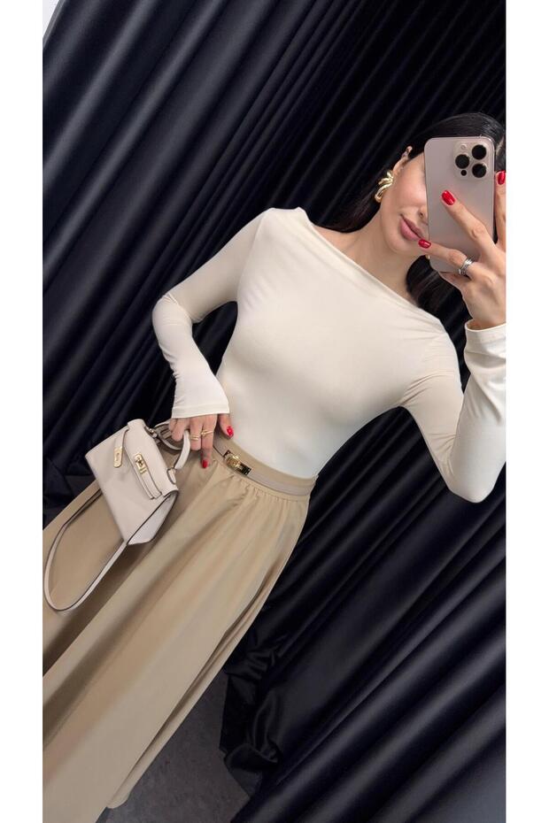 بلوزة إكرو أساسية برقبة قارب - 2