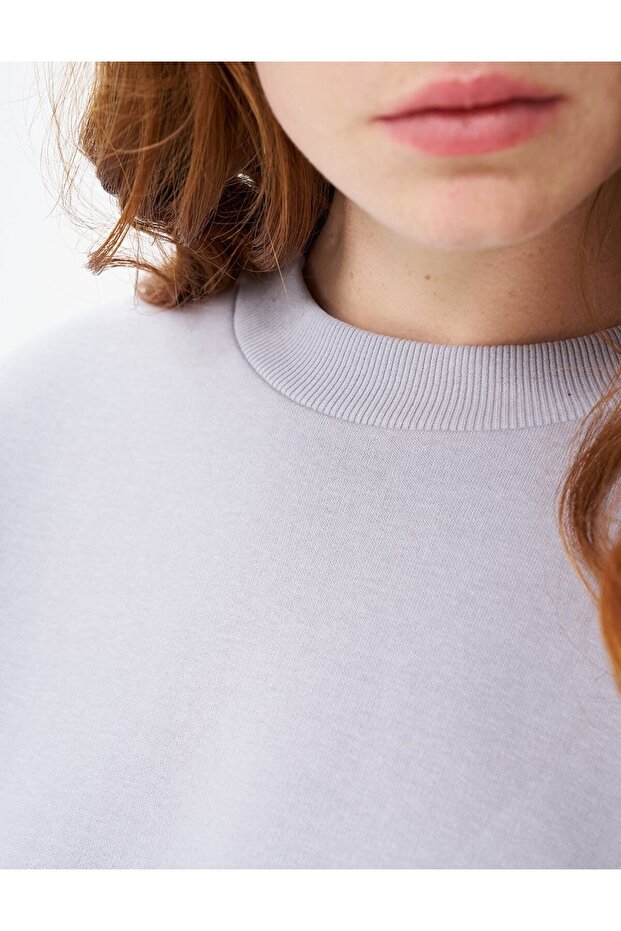 سويت شيرت رمادي برقبة دائرية 3 خيوط - 7