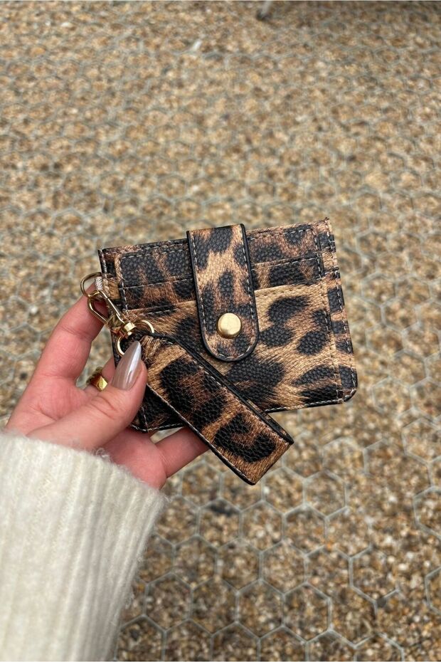 Velina Minimal Wallet with Keychain and Card Holder Detail