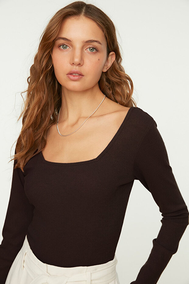 Kahverengi Kare Yaka Uzun Kollu Fitilli Esnek Çıtçıtlı Örme Body TWOAW21BD0022 - 2