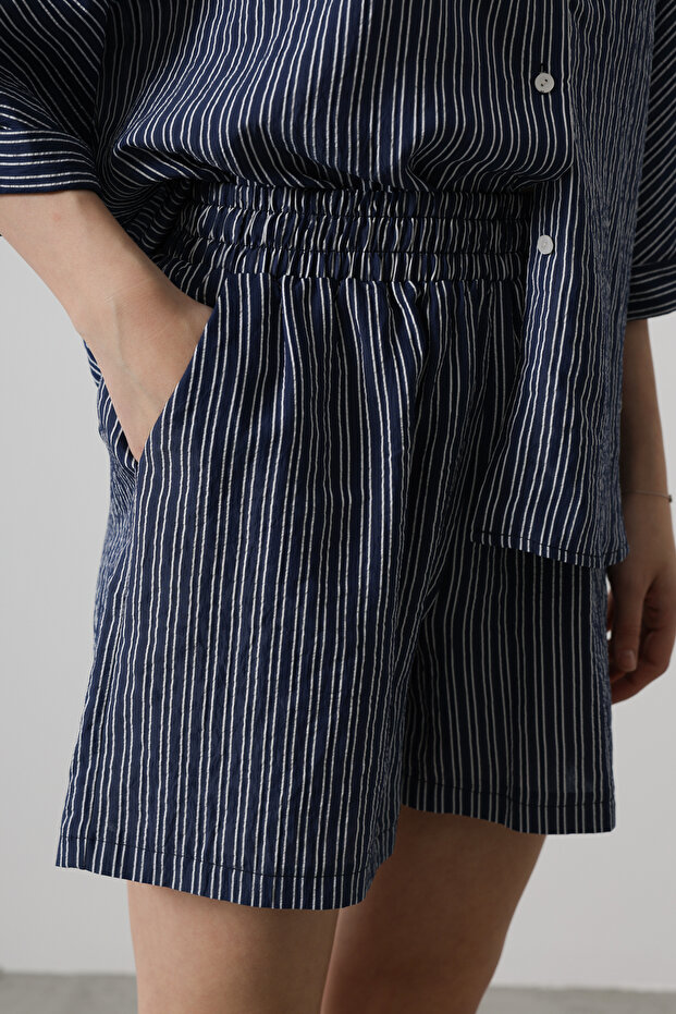Lacivert Beli Lastikli Çizgili Mini Şort & Bermuda TWOSS25SR00038 - 1