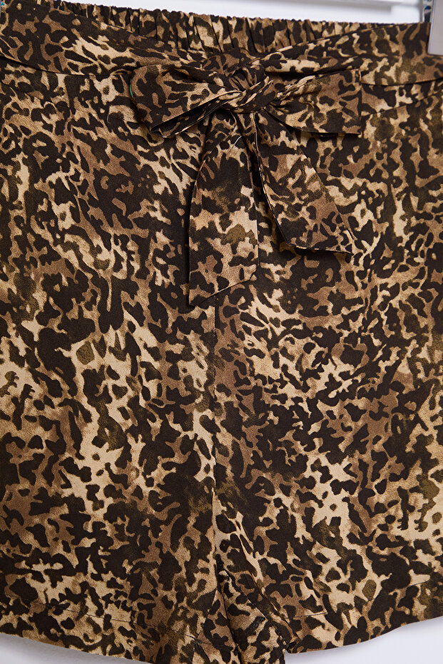 Kahverengi Rahat Kesim Kuşaklı Leopar Desenli Dokuma Şort TWOSS25SR00008 - 7