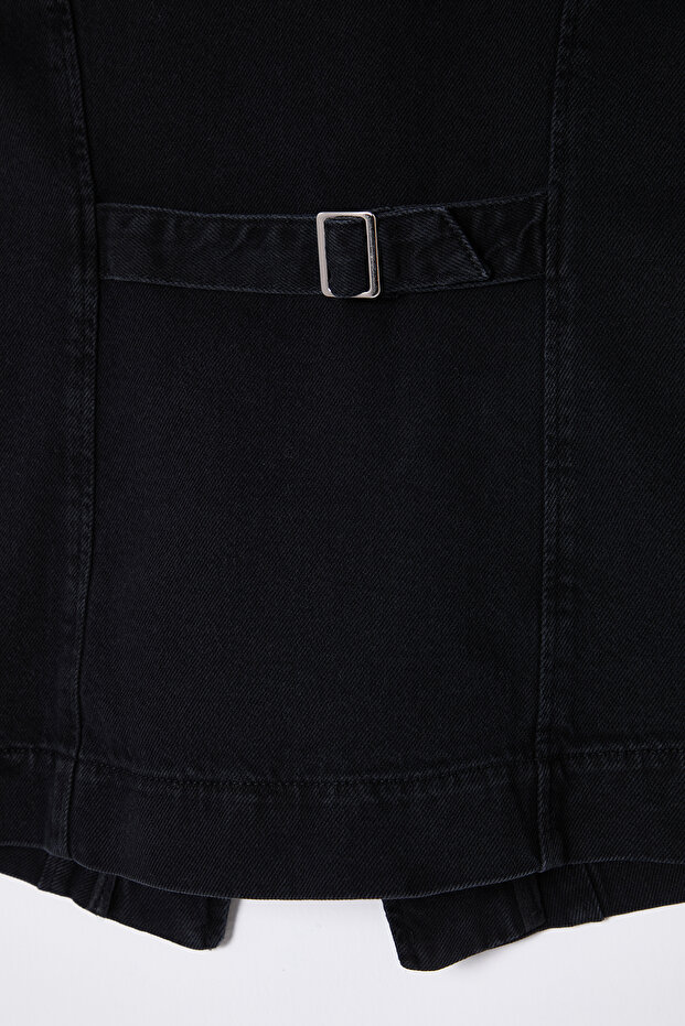 Siyah Dikiş Detaylı Arkası Kemer Tokalı Fitted/Vücuda Oturan Denim Yelek TWOSS25YE00022 - 8