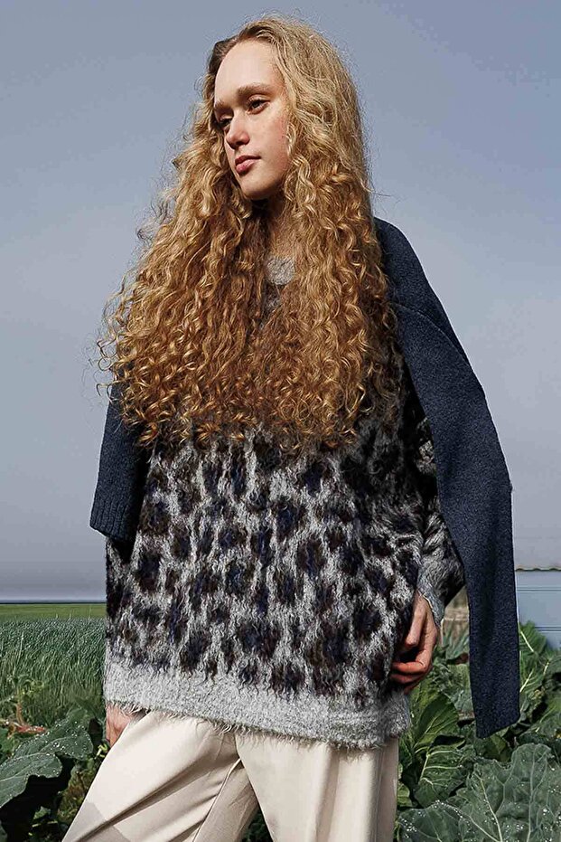 Brown Leopard Patterned Sweater - 5