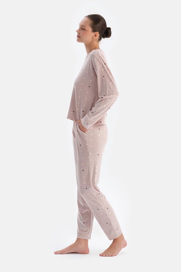 Pudra Mıkroprınt Baskılı Uzun Kollu Kadife Pijama Takımı - 3