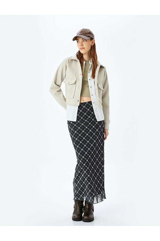 Classic Collar Snap Button Pocket Detailed Stamped Crop Jacket