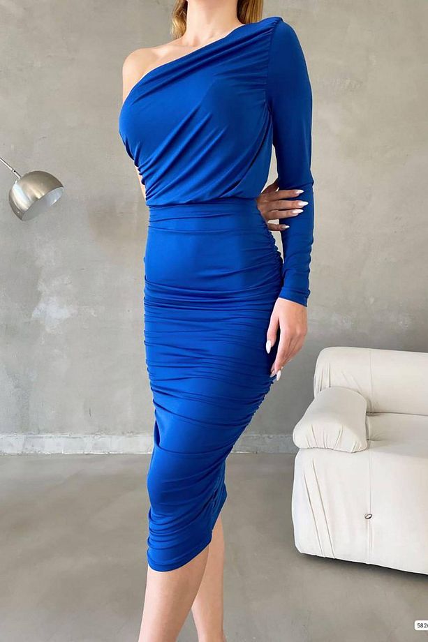Saks Mavisi Tek Kol Büzgü Detay Sandy Kumaş Midi Boy Elbise - 5