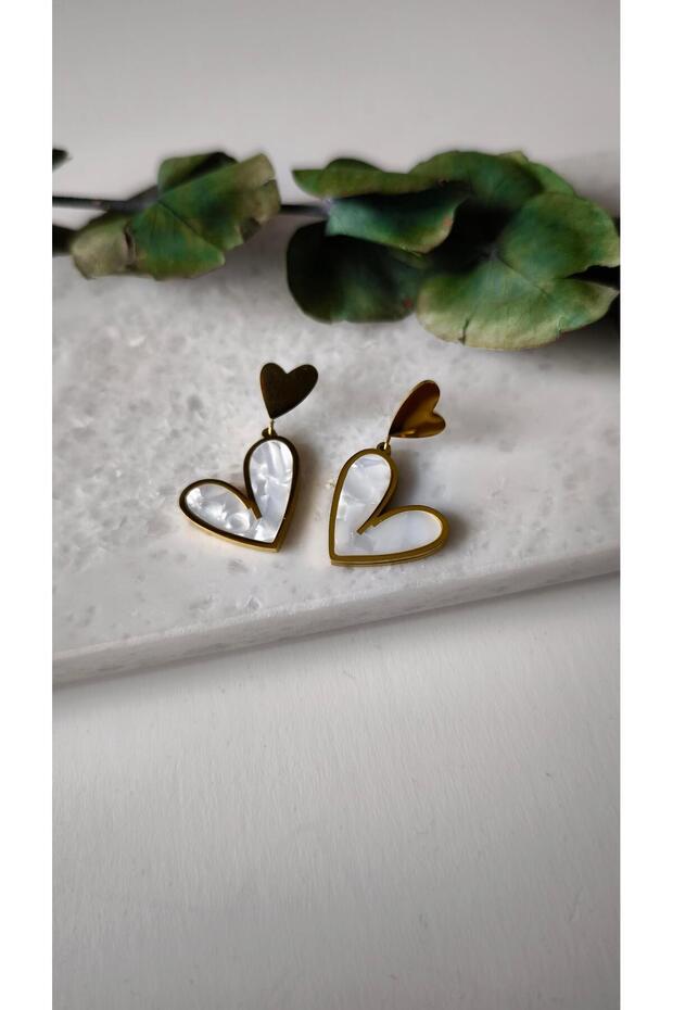 Pearlescent Shiny Model Heart Detailed Dangle Earrings