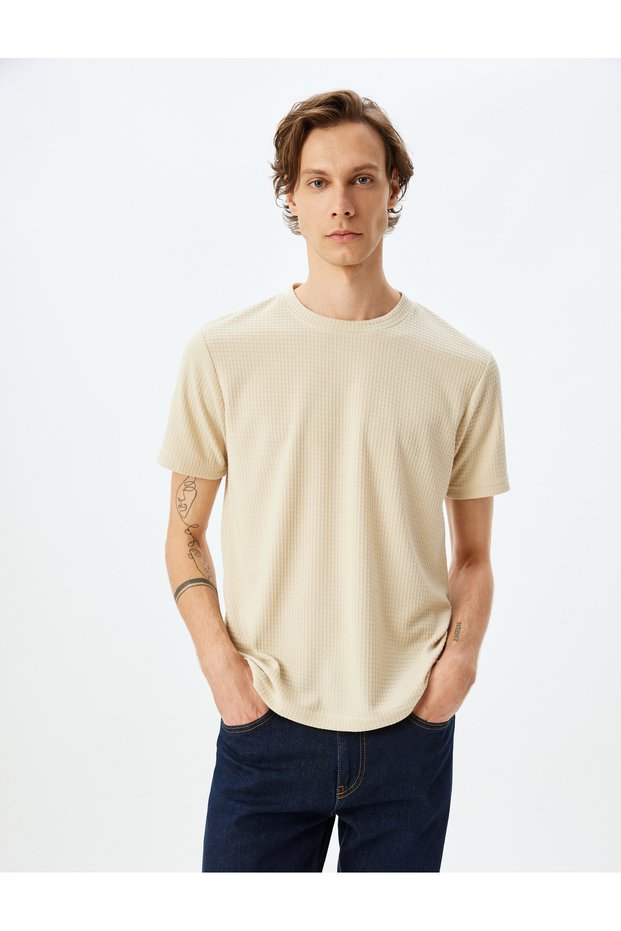 Crew Neck Short Sleeve Textured Slim Fit T-Shirt
